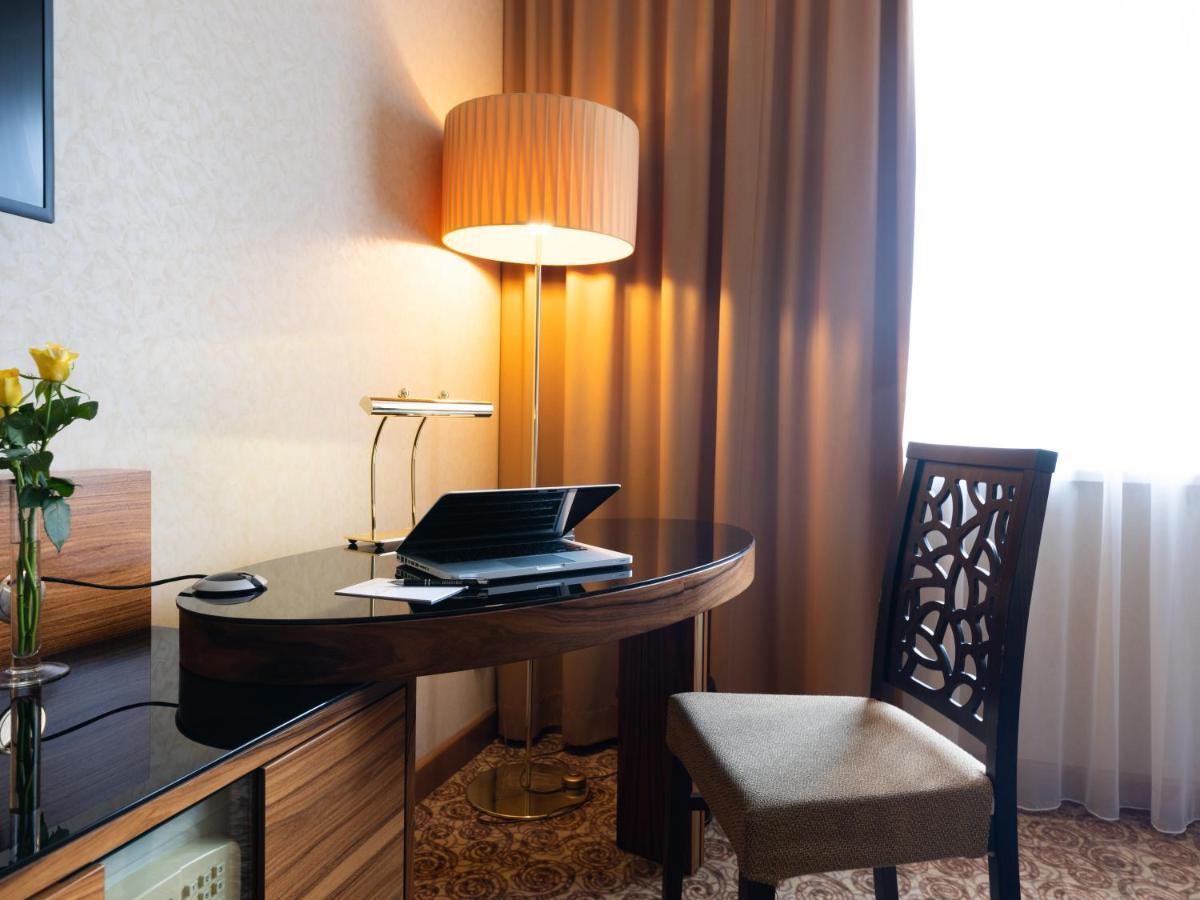 Hotel Josefshof Am Rathaus 4*